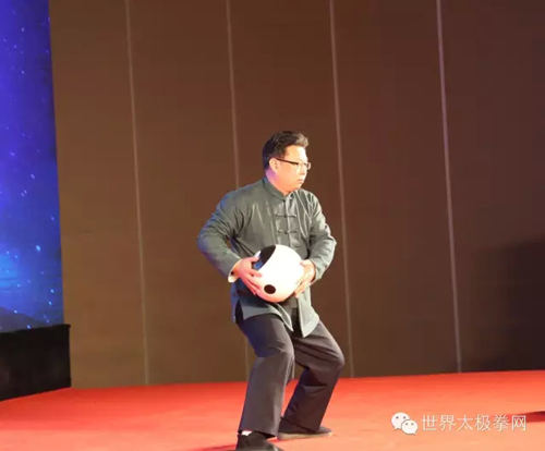 太极名家陈有华表演太极球