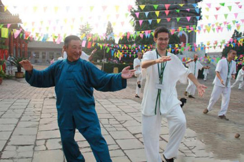 中国杨氏太极拳第五代传承人王喜禄现场示范教拳