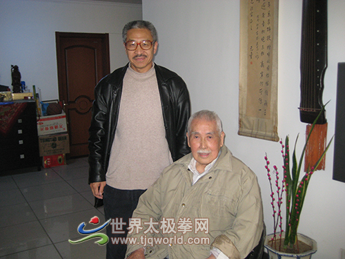 与恩师胡海牙先生合影