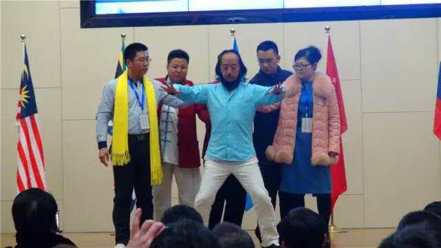 刘绥滨表演太极内功