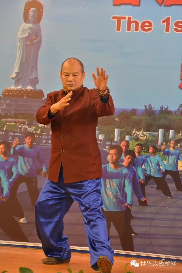 武式太极名家田春阳在发布会上表演