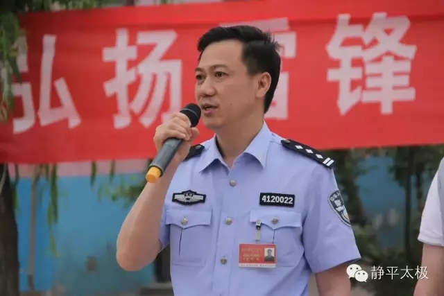 河南省女子监狱代表在活动现场讲话 鼓励太阳村的孩子好好学习 天天向上 感谢太阳村创始人张淑琴女士对孩子们的无私奉献 并对北京雷锋公益团队表示欢迎和感谢