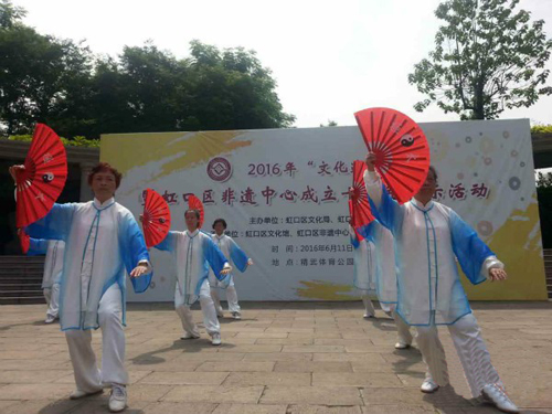 精武虹口辅导中心表演集体太极扇