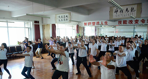 学员现场打太极