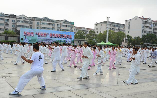 全体会员集体表演简化太极拳