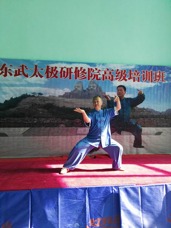 ���� ����1965�꣬�Ĵ�����������ˣ��й�����Э���Ա���й��������Σ������Ĵ��������ˣ��Ĵ�ʡ��ʽ̫��ȭ�о���ίԱ���Ĵ�ʡ��ʽ̫��ȭ�о���������ѵ�������Σ�����֣�ݶ���̫������Ժ������ԺԺ�����Ĵ�����������̫���������ˡ��ܽ������й�������λ��ָ��Ա������Ա�������й�������λ�����㸺���ˣ��Ĵ���ͳ����һ�����У��ٻ񱱾�����۹��������������ƣ���ࡶ�л�������ʮ����ͻ��ᡷ�����й�������������־�����������Ĵ�����ȺӢ�񡷡���ʽ̫��ȭ�������Ĵ�������������Ͳ�����������������̫��-������ʦ����ʽ̫��ȭʦ��̫�������Ŷ���������̫����ʦ�����������ٴ����ӣ���ʽ̫��ȭʮ���������ˡ�