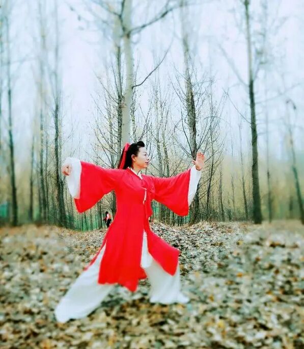 �᳤������Ůʿ