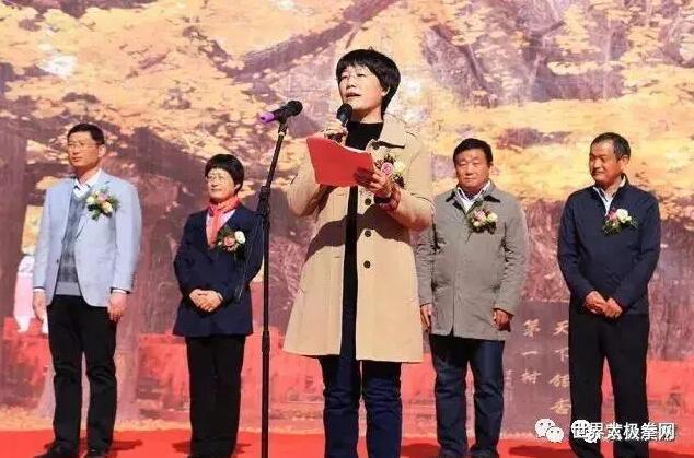 县委常委、宣传部长卢兆梅讲话并宣布开幕