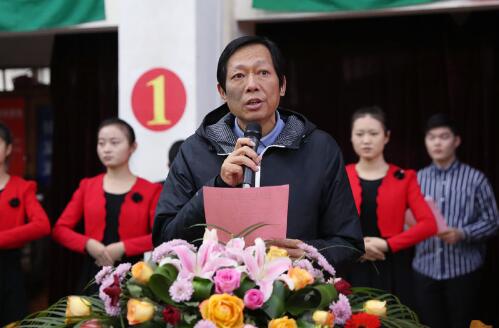 省体育局副局长杨再辉致开幕词