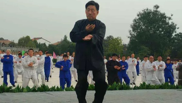 陈小旺领练太极拳