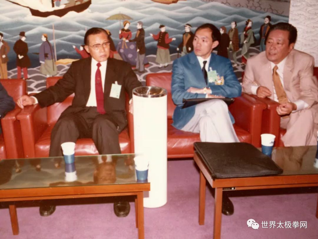 主持亚武联会议