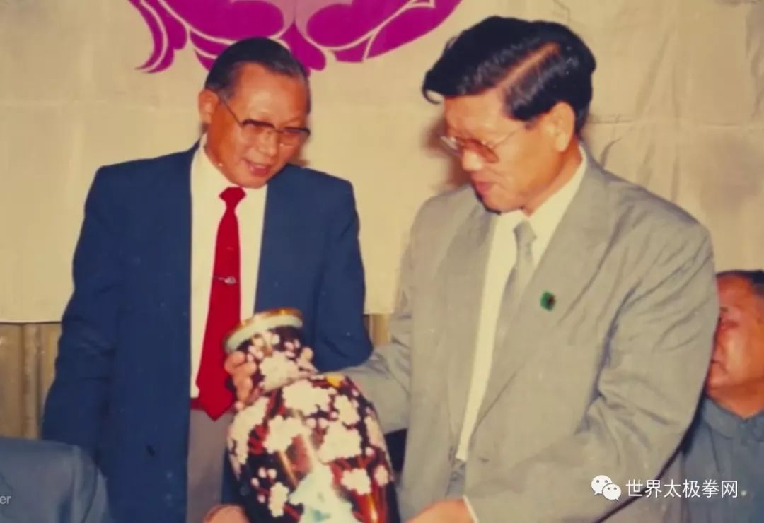 与李铁映同志一起在杭州国际武术节上